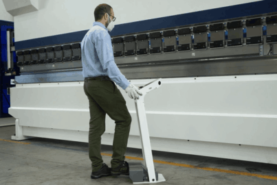 Wireless Freedom for Press Brake Operators